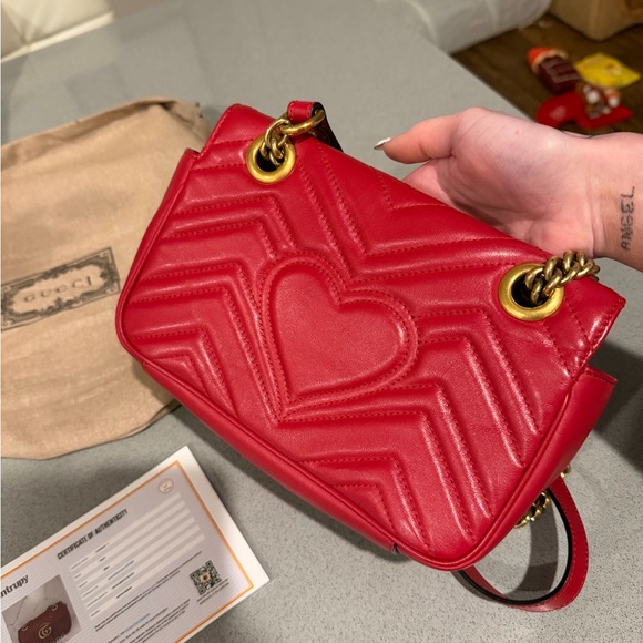 Gucci Marmont Red Shoulder Bag - Picture 10 of 16